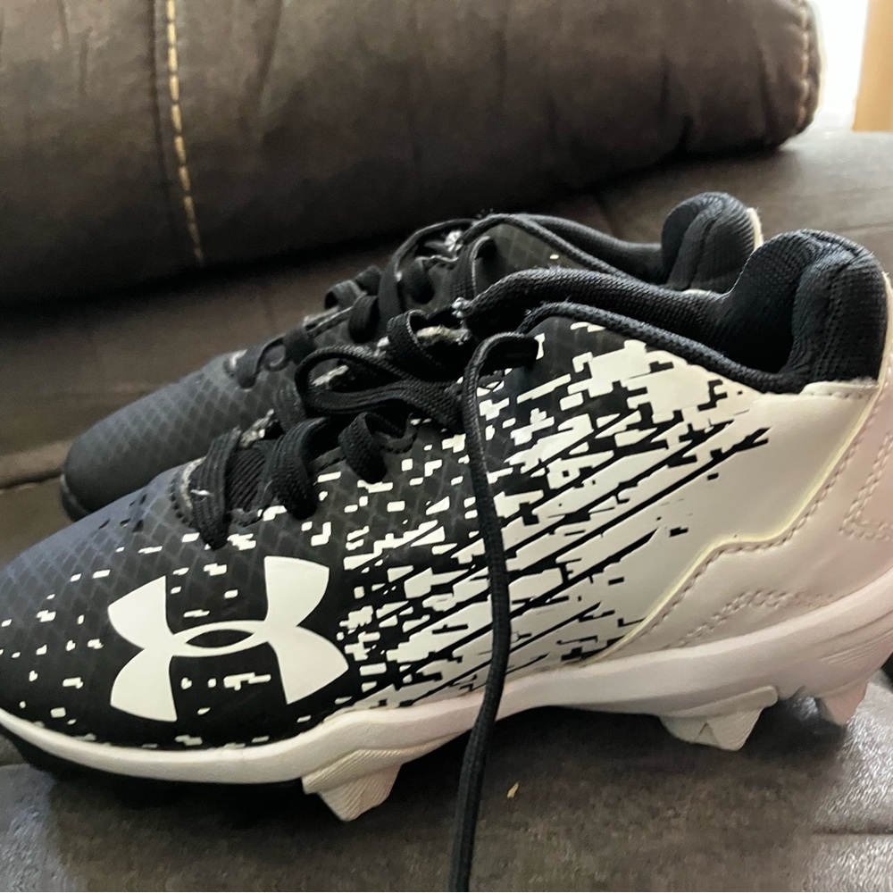 Boys Nike size 10K UA baseball Cleets